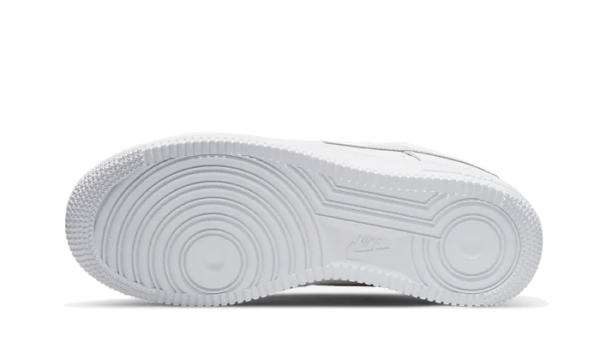 07 Essential White Black Paisley