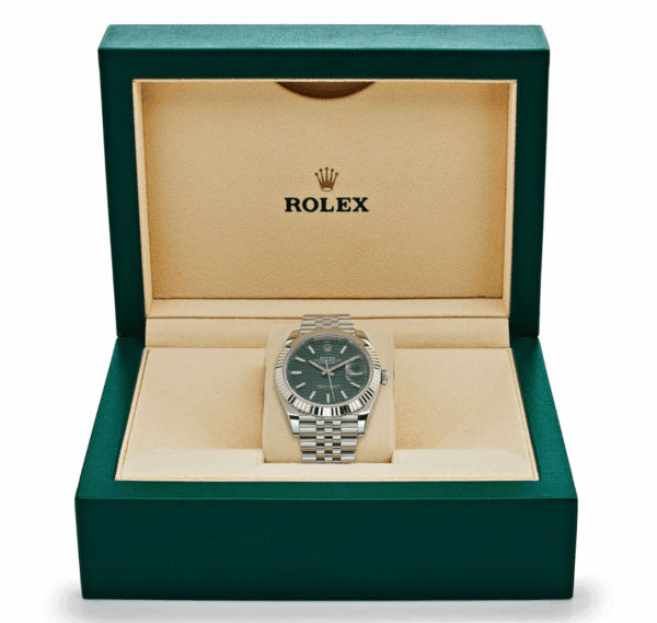 Date just fluted motif green dial 41mm