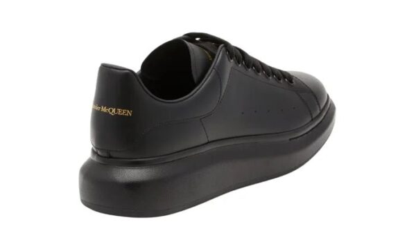 Men’s Oversized Sneaker in Black