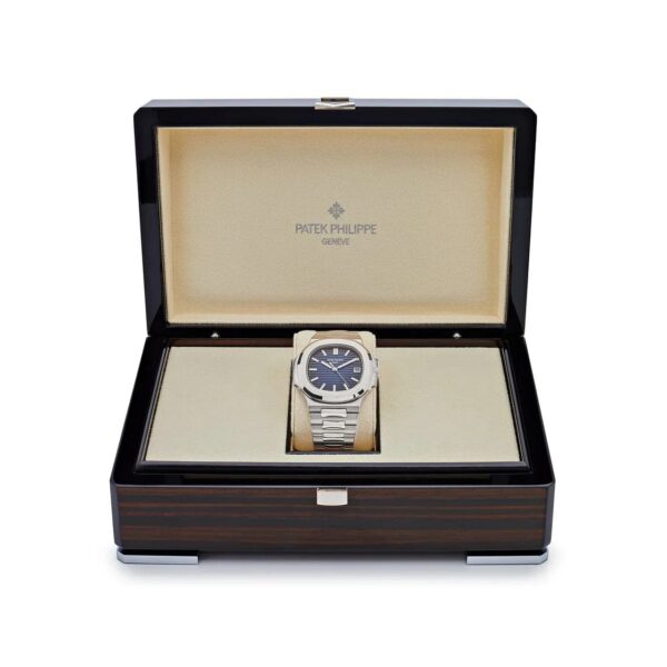 Nautilus 5811/1G-001 White Gold Blue Dial